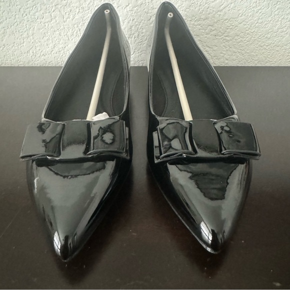 Women’s Vetaste Patent Leather Pointed Ballet Flats with Bow - Picture 2 of 6